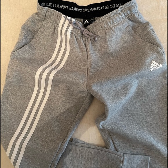 Adidas training sweats | game day - Picture 2 of 4